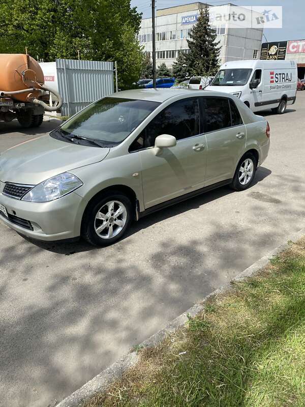 2007 nissan tiida
