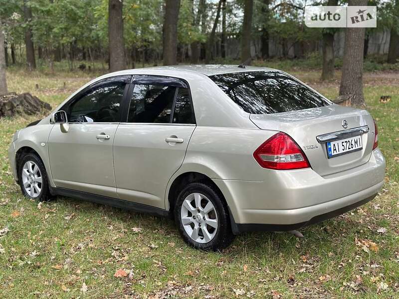 2007 nissan tiida