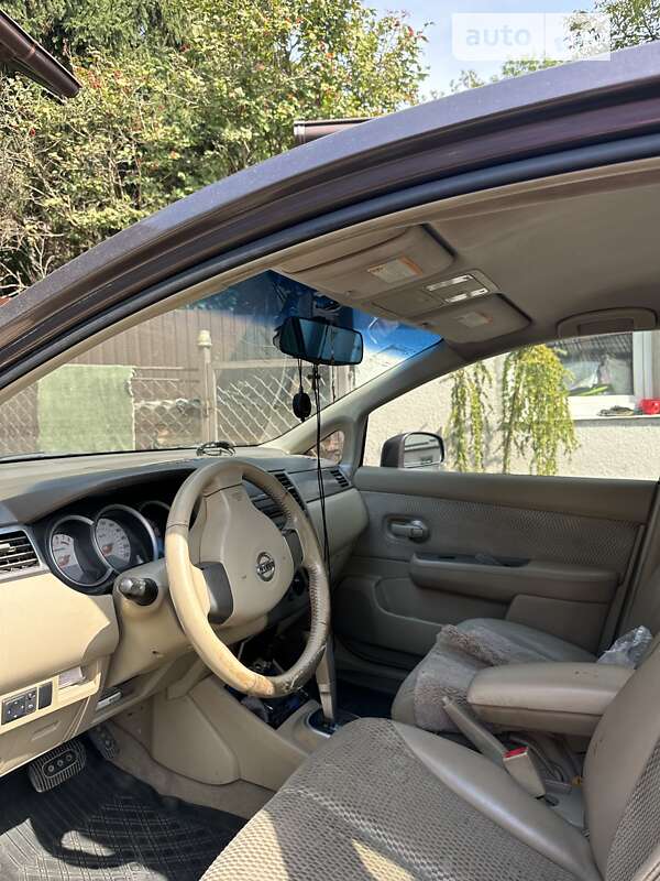 2009 nissan tiida