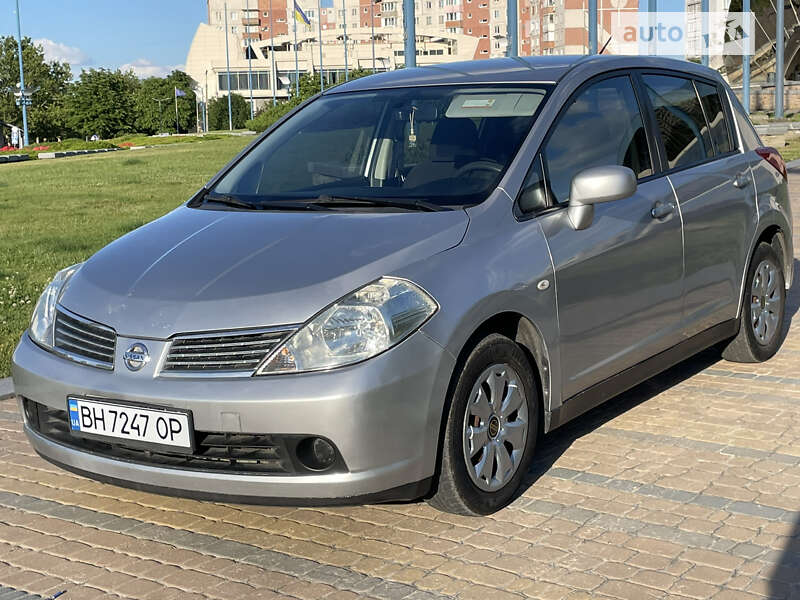 2008 nissan tiida