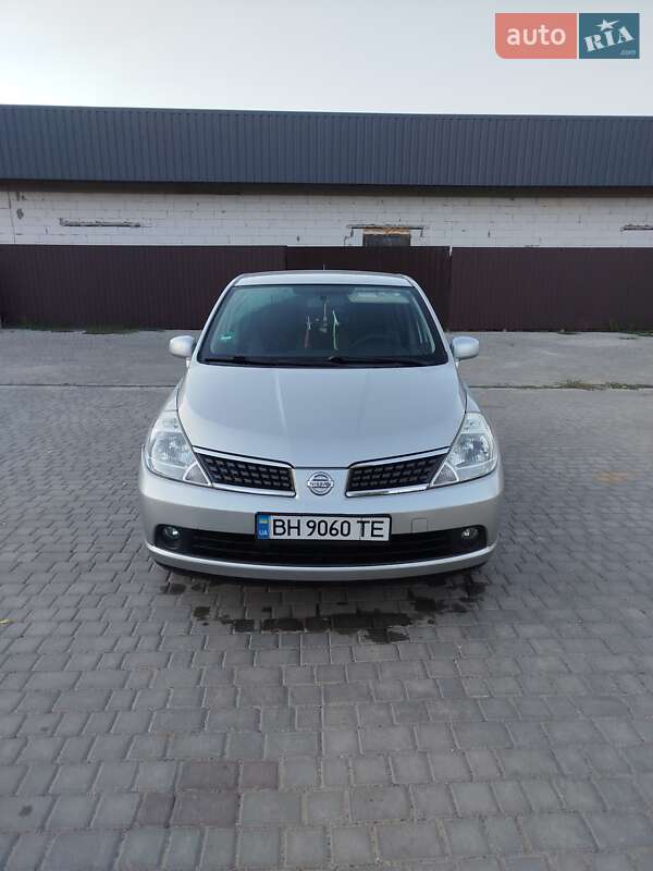 2006 nissan tiida