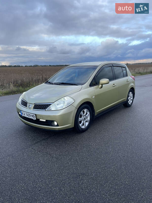 2008 nissan tiida