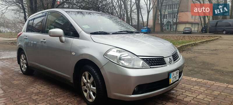 2008 nissan tiida