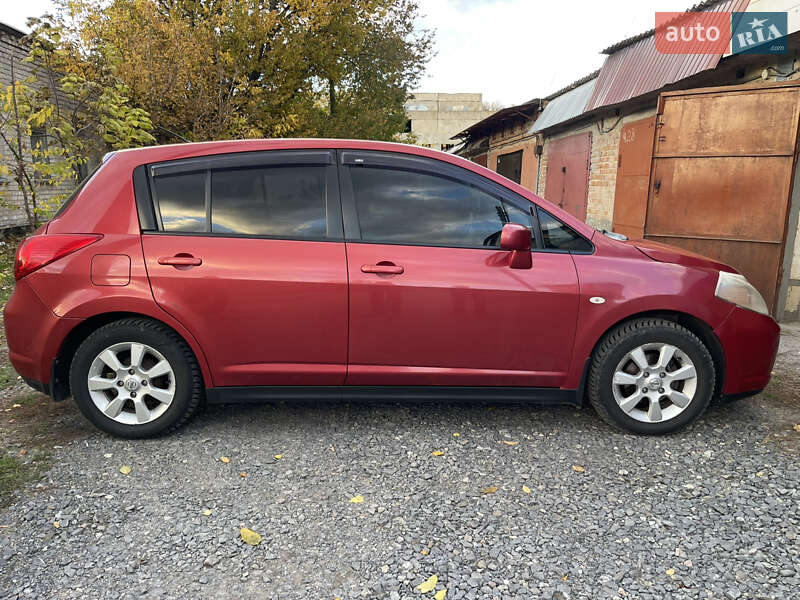 2008 nissan tiida