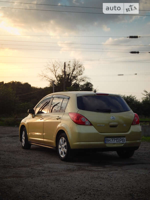 2008 nissan tiida