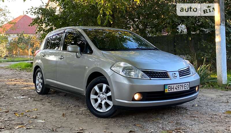 2008 nissan tiida