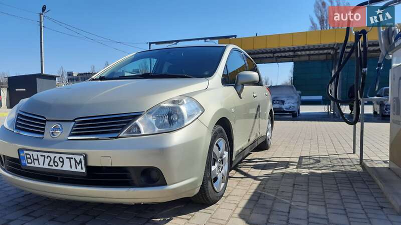 2008 nissan tiida