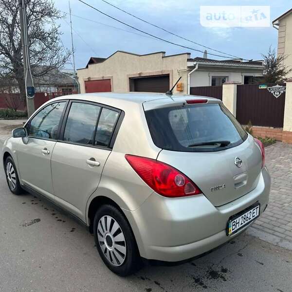 2004 nissan tiida