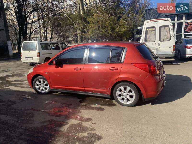 2008 nissan tiida