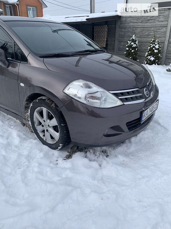 2009 nissan tiida