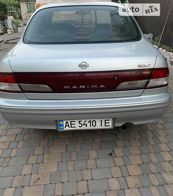 1997 nissan maxima