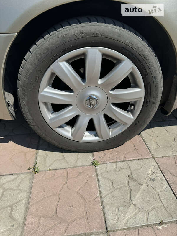 2004 nissan maxima