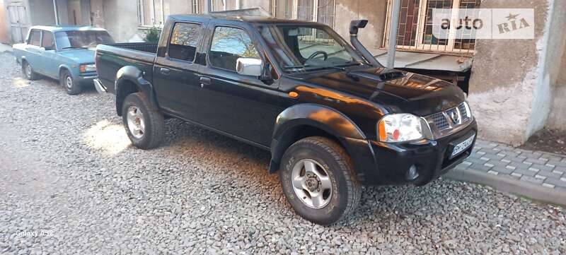 2010 nissan np300