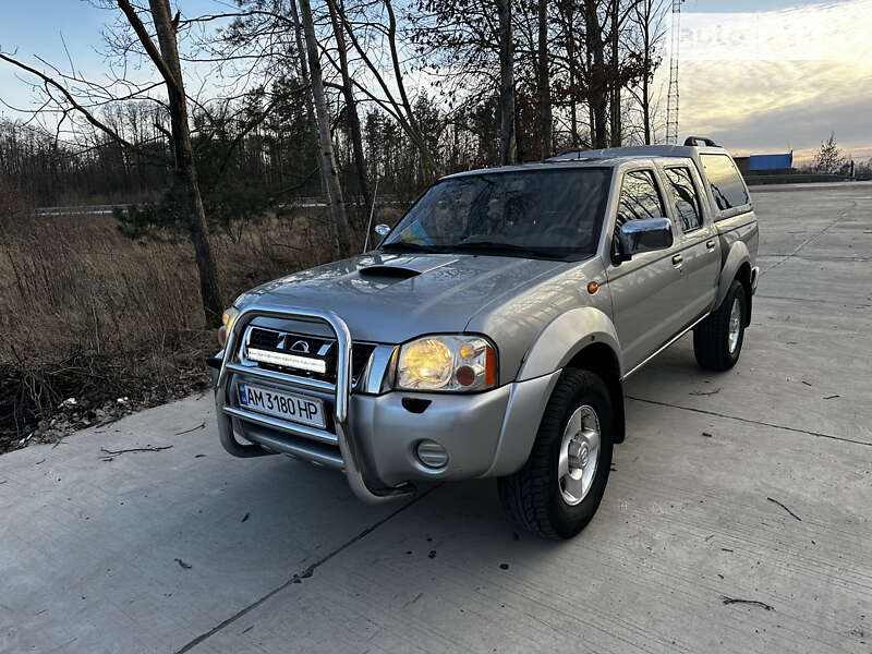 2002 nissan navara
