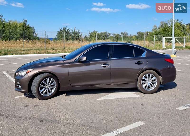 2015 infiniti q50
