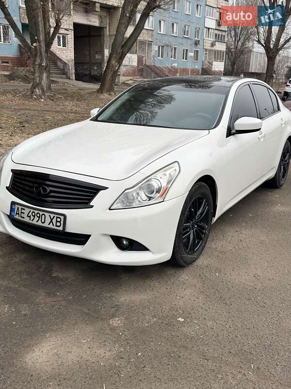 2011 infiniti g25