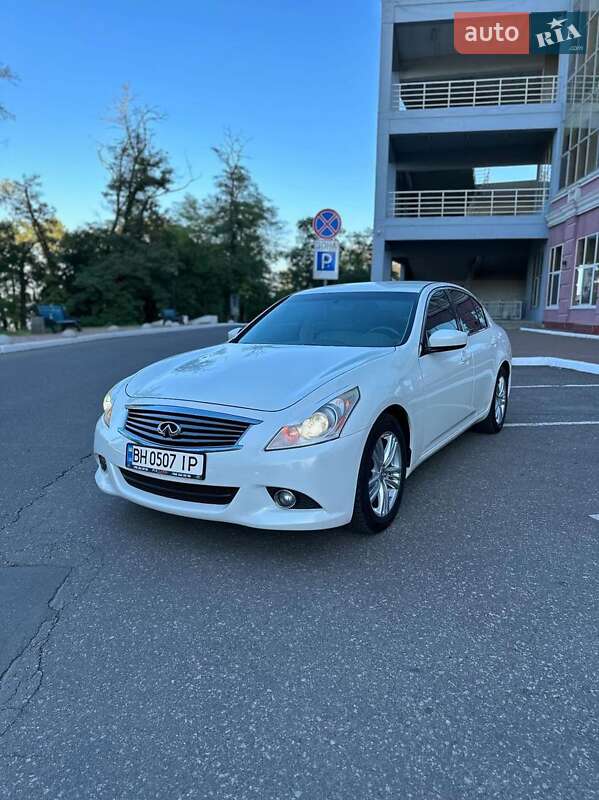 2011 infiniti g25