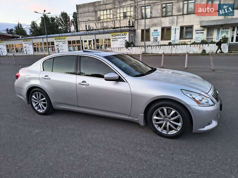 2011 infiniti g25