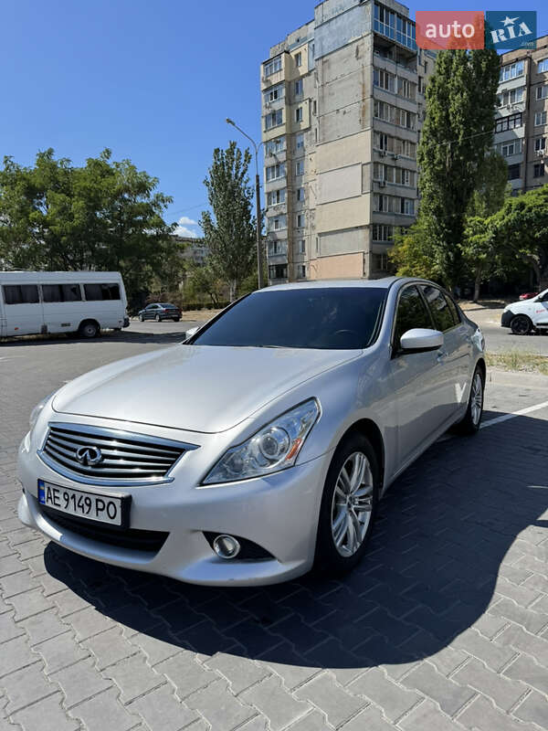 2010 infiniti g25