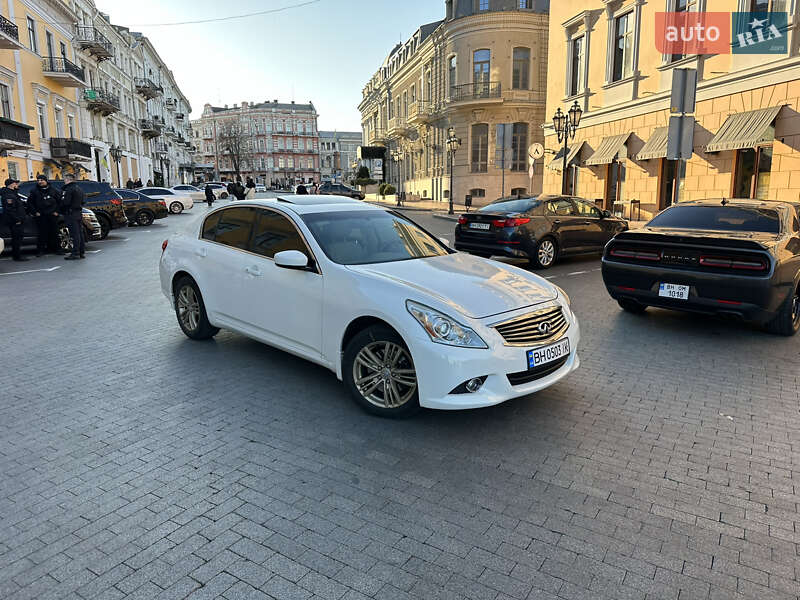2011 INFINITI G25