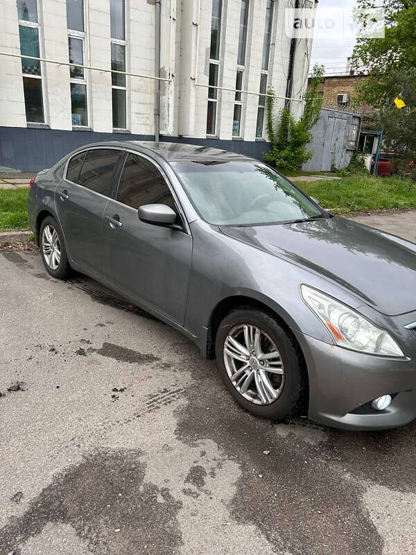 2011 infiniti g25