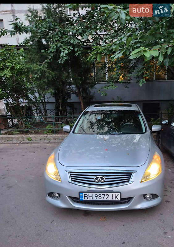 2010 infiniti g25
