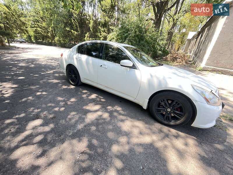 2010 infiniti g25
