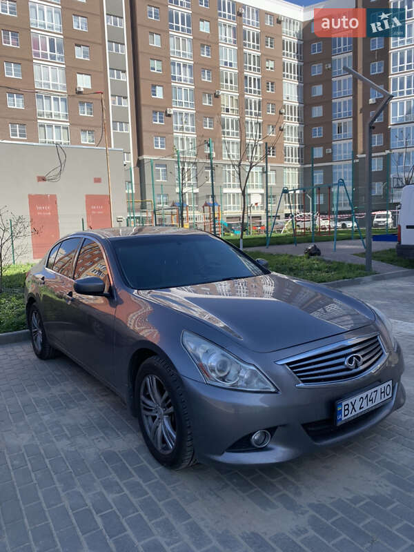 2011 infiniti g25