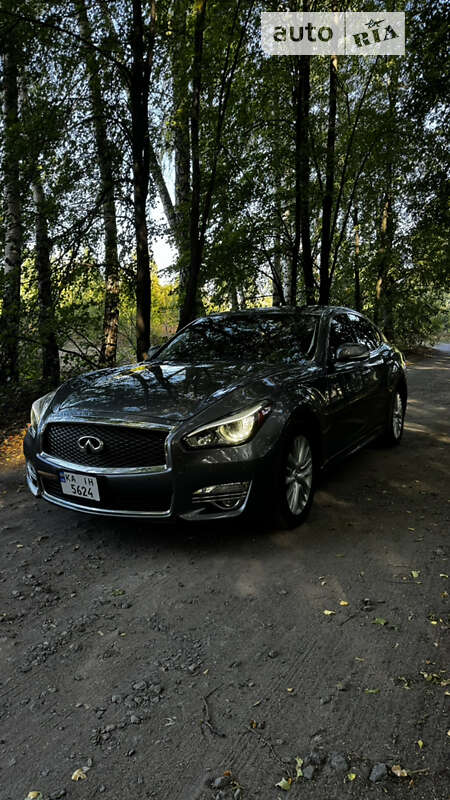 2017 infiniti q70