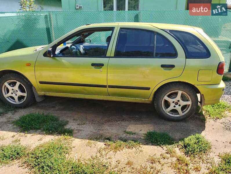 1995 nissan almera