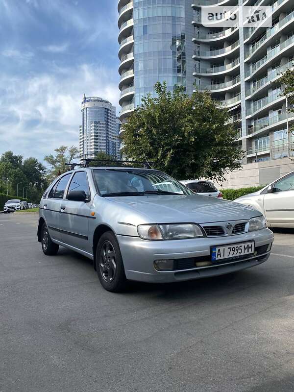 1996 nissan almera