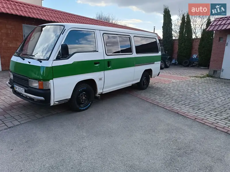 1998 nissan urvan
