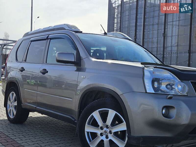 2010 nissan x-trail
