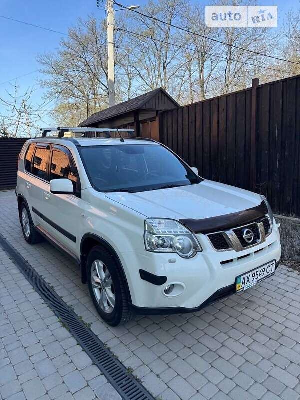 2012 nissan x-trail