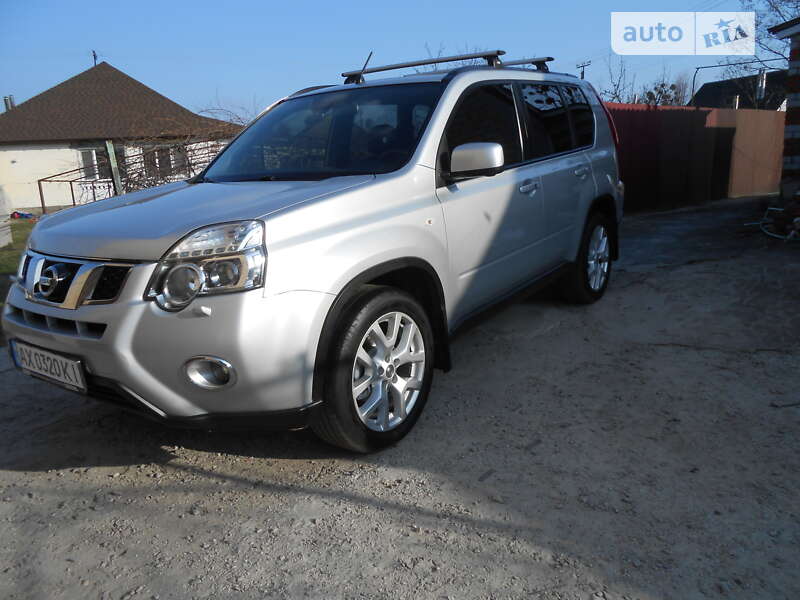 2012 nissan x-trail