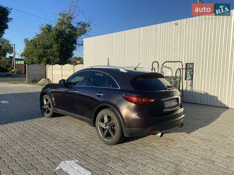 2010 infiniti fx50