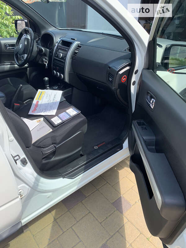 2012 nissan x-trail