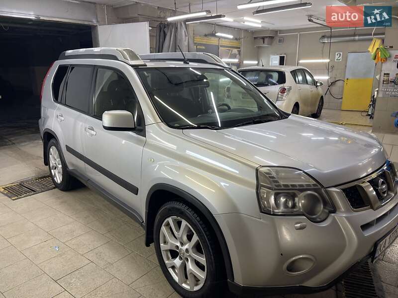 2012 nissan x-trail