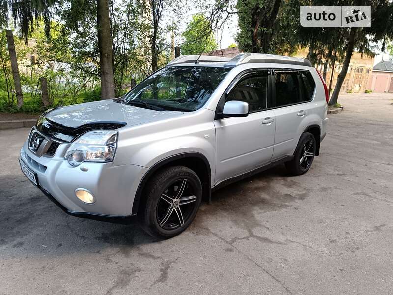 2012 nissan x-trail