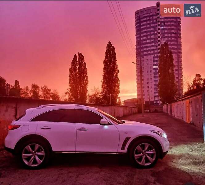2010 infiniti fx37