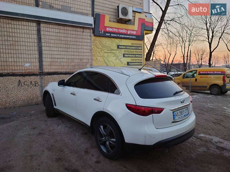 2011 infiniti fx37