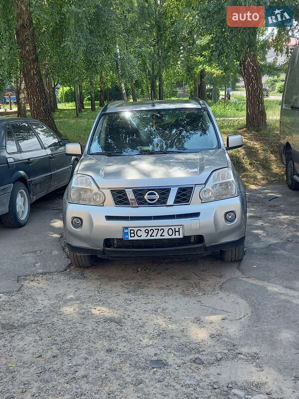 2010 nissan x-trail