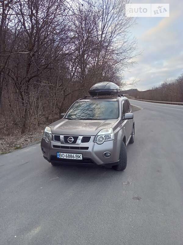 2010 nissan x-trail