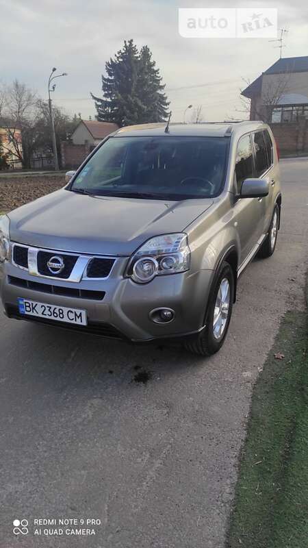 2011 nissan x-trail