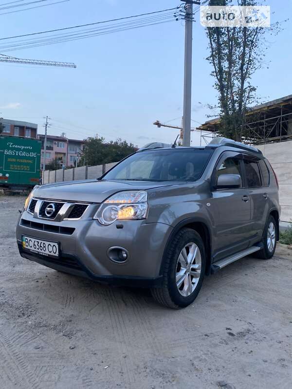 2012 nissan x-trail