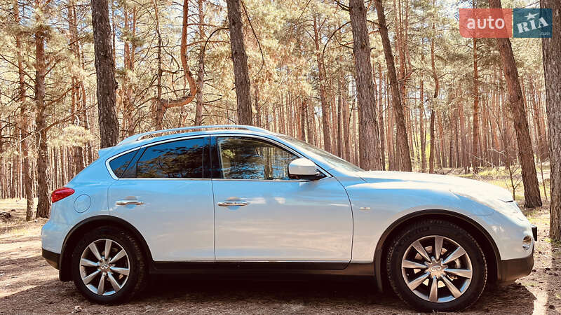 2011 infiniti ex25