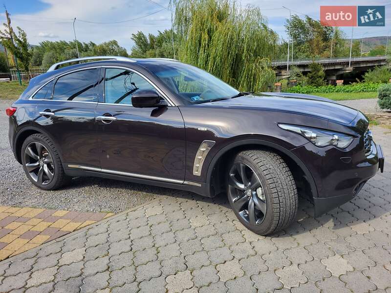 2010 infiniti fx30d