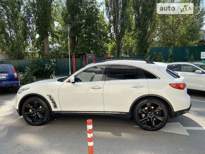 2010 infiniti fx30d