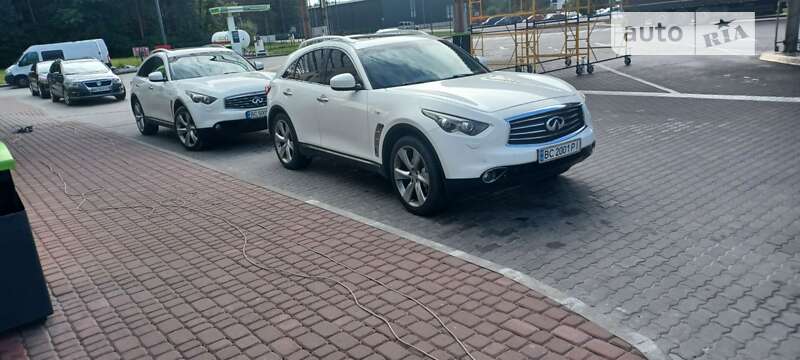 2011 infiniti fx30d