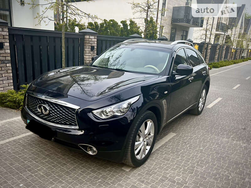 2012 infiniti fx30d